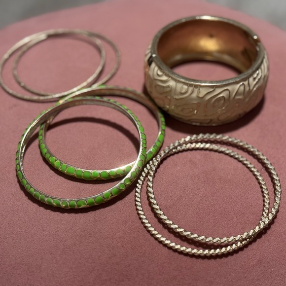 Elegant Gold and Green Bangle Set (7 pcs) - Picture 6 of 6